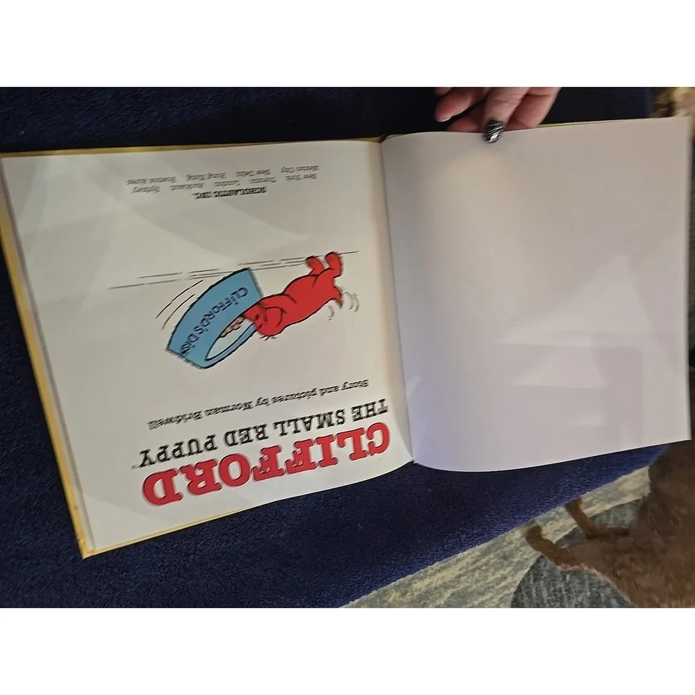 Clifford the Small Red Puppy by Norman Bridwell